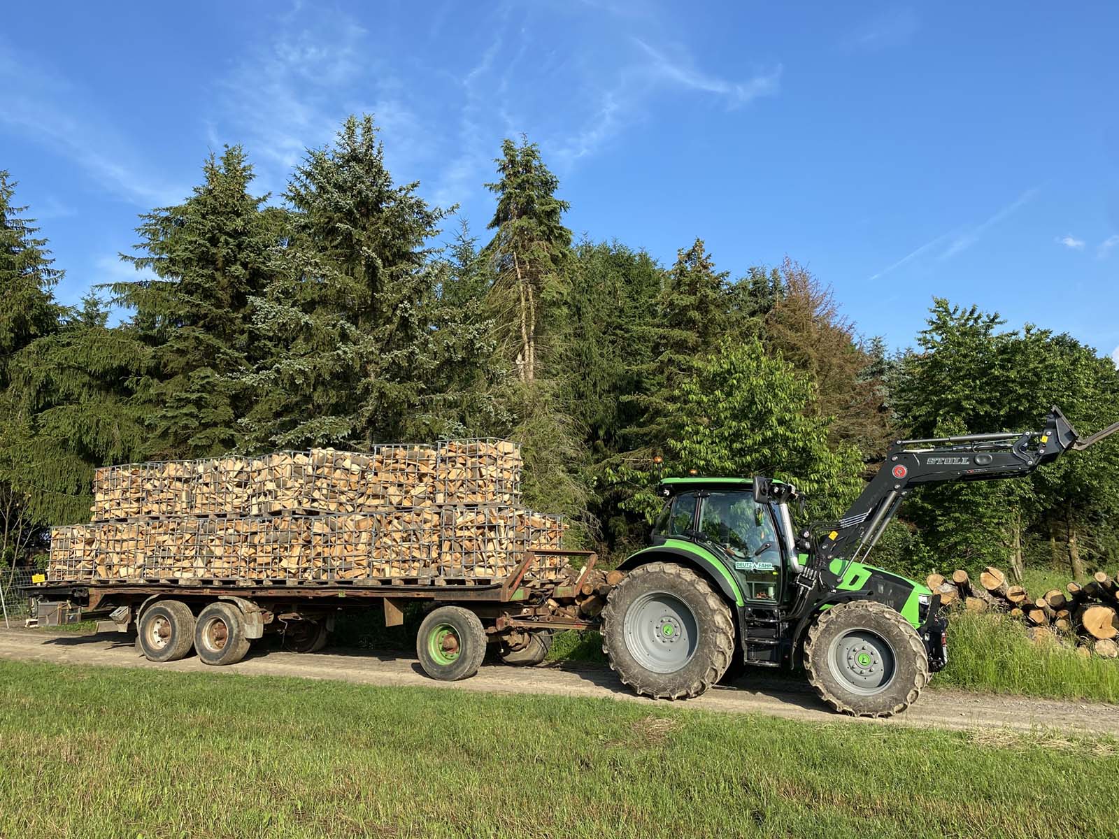 Deutz Schlepper mit 8-tonner Kipper